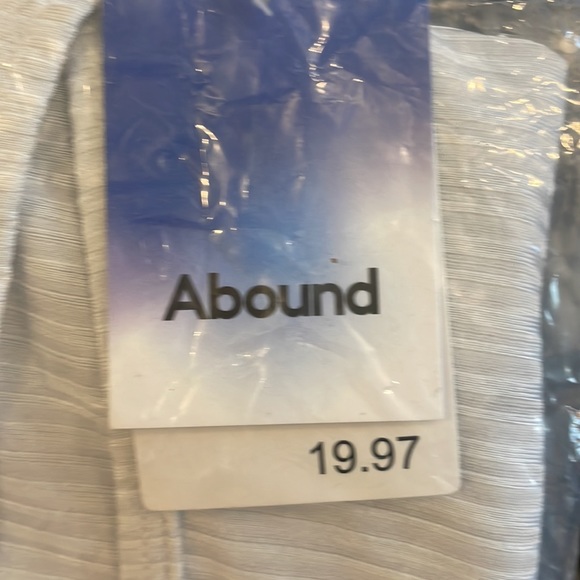Abound cut out LS top grey fog color. Size medium. NWT - Picture 4 of 5
